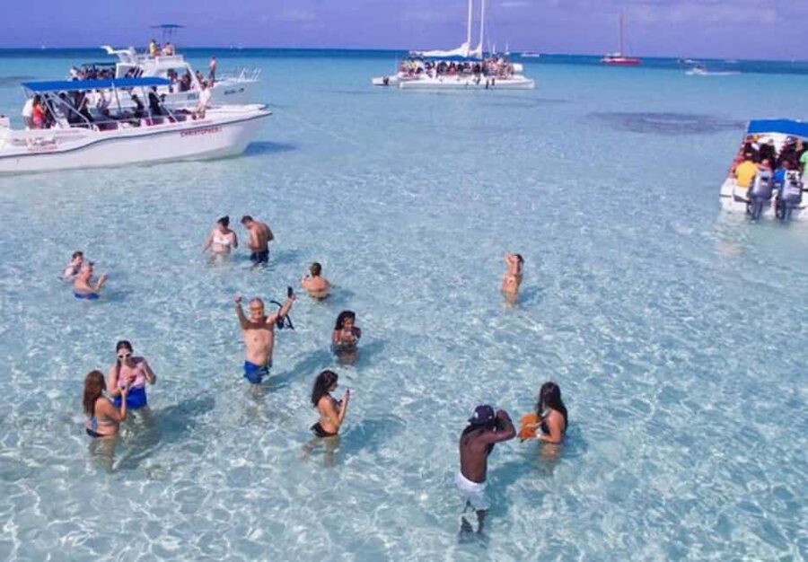 From Punta Cana: Saona Island Boat Trip with Buffet - The natural pool and its starfish