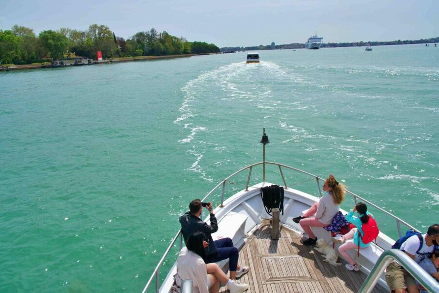 From Punta Sabbioni: Murano and Burano Islands Boat Tour - Burano offers the best free-walking time