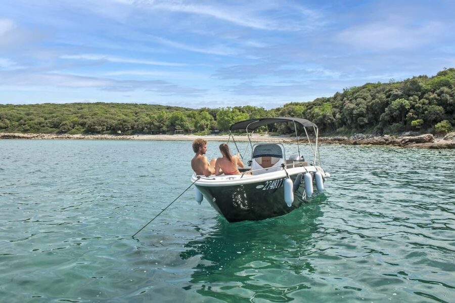 From Rovinj: Sea Caves & Sandy Levan Island Speedboat Tour - Why a private speedboat makes sense here