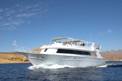 From Sharm: Ras Mohammed Cruise with Island Visit and Lunch