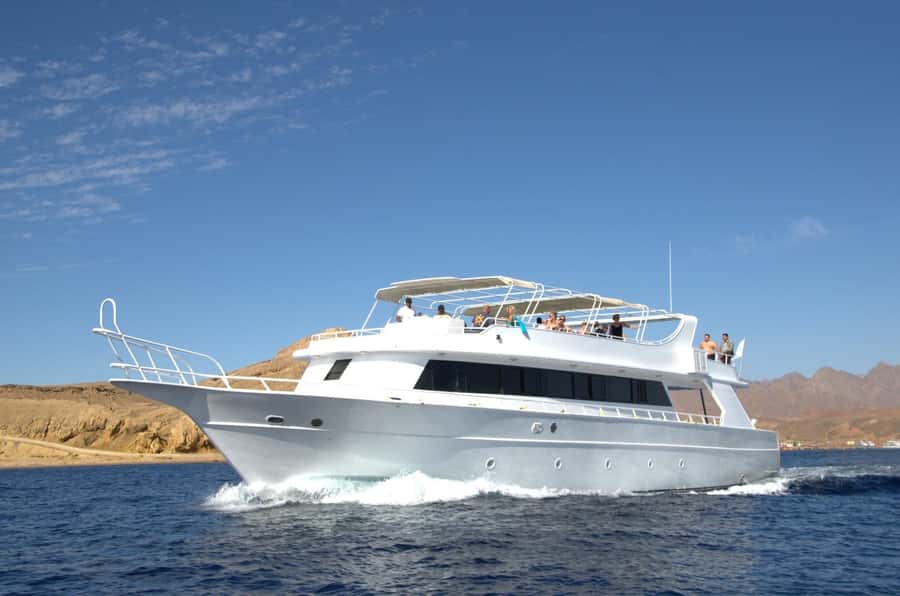 From Sharm: Ras Mohammed Cruise with Island Visit and Lunch - Pickup from Sharm and the Watanya Marina