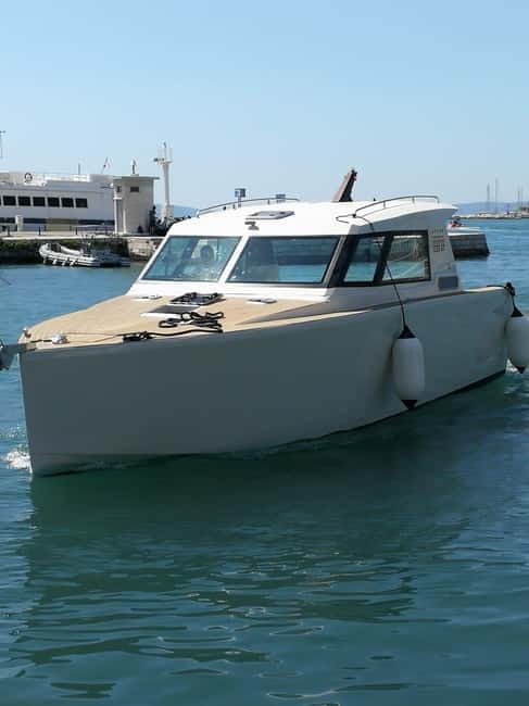 From Split: 5 Islands and Blue Cave Boat Tour - Stiniva Bay is more of a photo stop than a beach visit