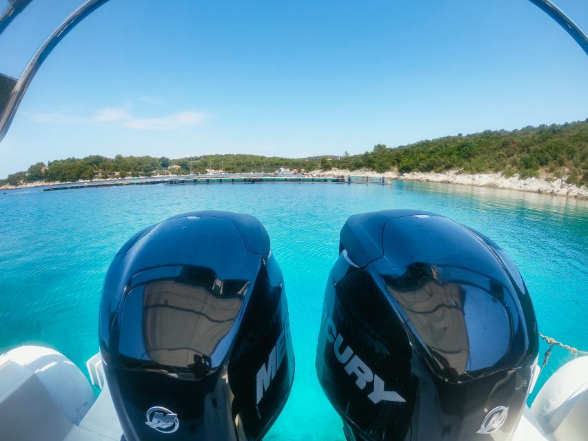 From Split: Blue Cave & 5 Islands with Vis & Hvar Boat Tour - Weather can change the route