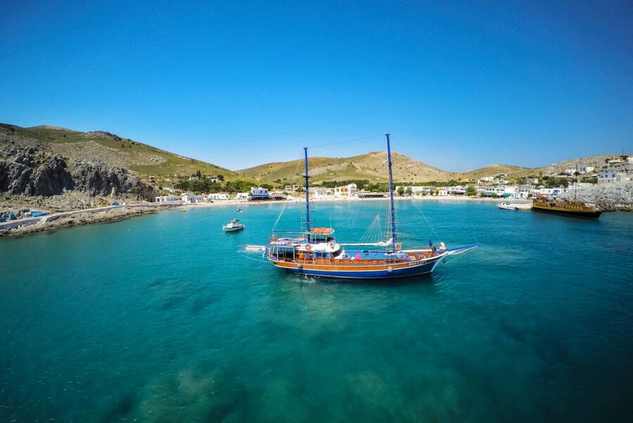 From the Port of Kos: Full Day Boat Cruise to 3 Islands - Drinks, cocktails, and the onboard atmosphere