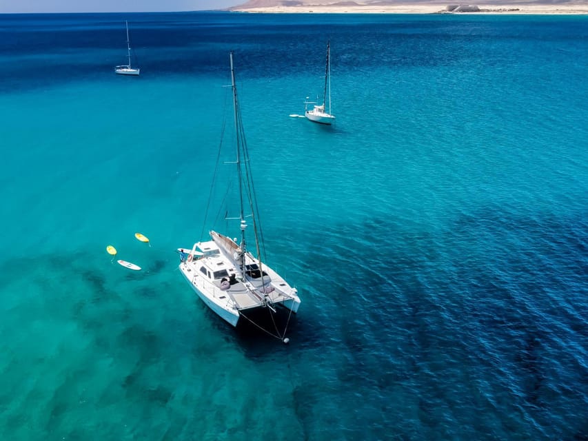 Fuerteventura : Catamaran excursion to Lobos Island - Setting out from Corralejo on a 15-meter catamaran