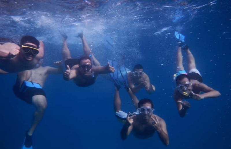 Fuerteventura: Lobos Island Catamaran Cruise with Lunch - A relaxed crew with a personal touch