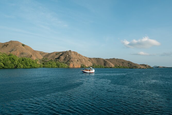 Full-Day Adventure Tour to komodo Island with join Speed Boat tur - Kanawa Island gives you time to slow down