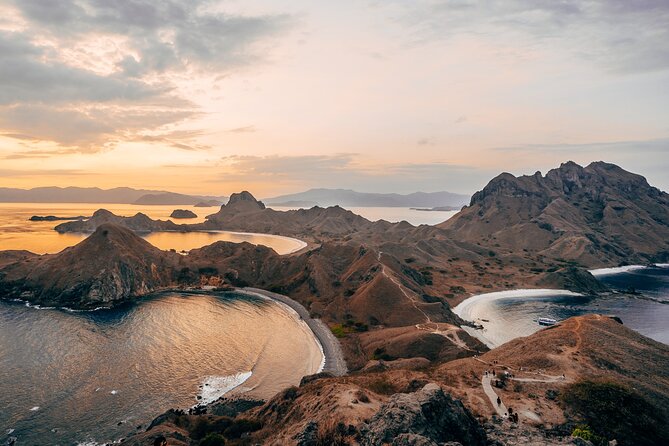 Full-Day Adventure Tour to komodo Island with join Speed Boat tur - Pink Beach for shallow snorkeling and a short swim
