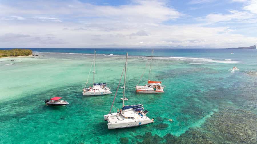 Full Day Catamaran Luxury Cruise to Northern Islands w Lunch - What the $115 price really covers