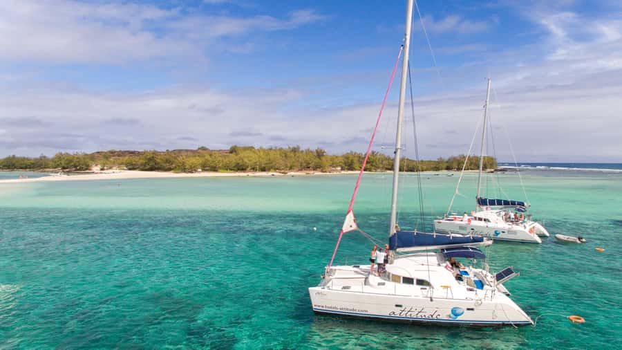 Full Day Catamaran Luxury Cruise to Northern Islands w Lunch - Gunners Coin and the northern sea route