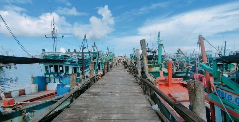 Full Day City Tour with A Boat Trip to 2 Islands - Snorkeling and fishing around Koh Chalous