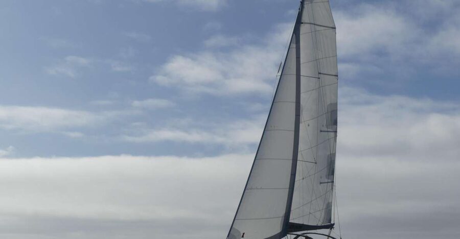 Full-day cruise with stopover on the island of Houat - Learning the ropes with skipper Pierre