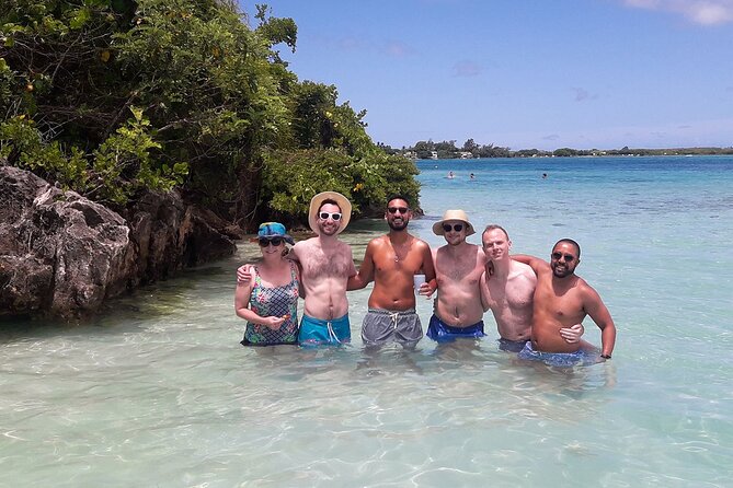 Full Day Tour 5 Island to Ile Aux Cerfs Incl. Lunch and Transfer - Ile aux Phare and the old lighthouse