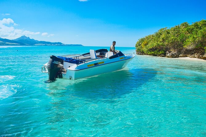 Full Day Tour 5 Island to Ile Aux Cerfs Incl. Lunch and Transfer - Ile de la Passe and Mauritius’ military past