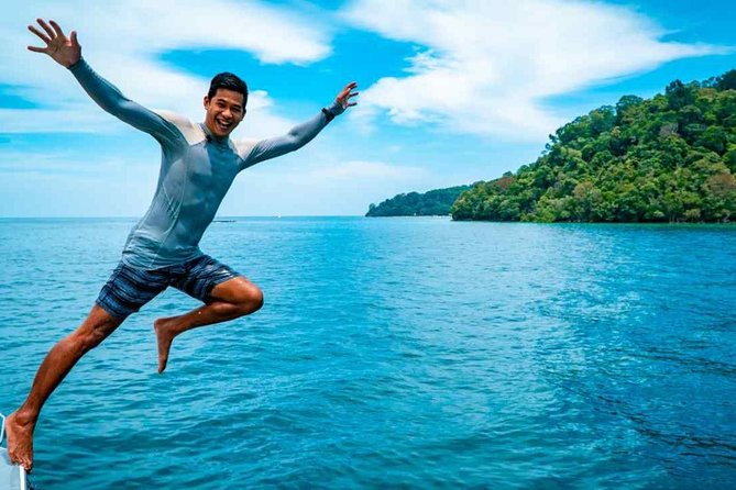 Fun Boat Snorkeling and Island Visit from Kota Kinabalu - Lunch and downtime on Pulau Gaya
