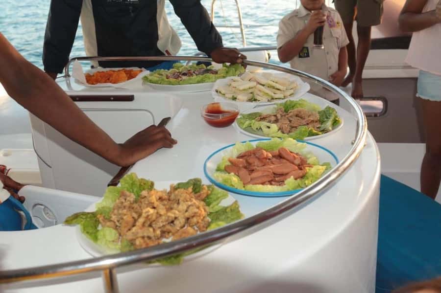 GBaie: 3 North Islands Cruise, Lunch & CoindeMire Snorkeling - Snorkeling near the islands and Coin de Mire