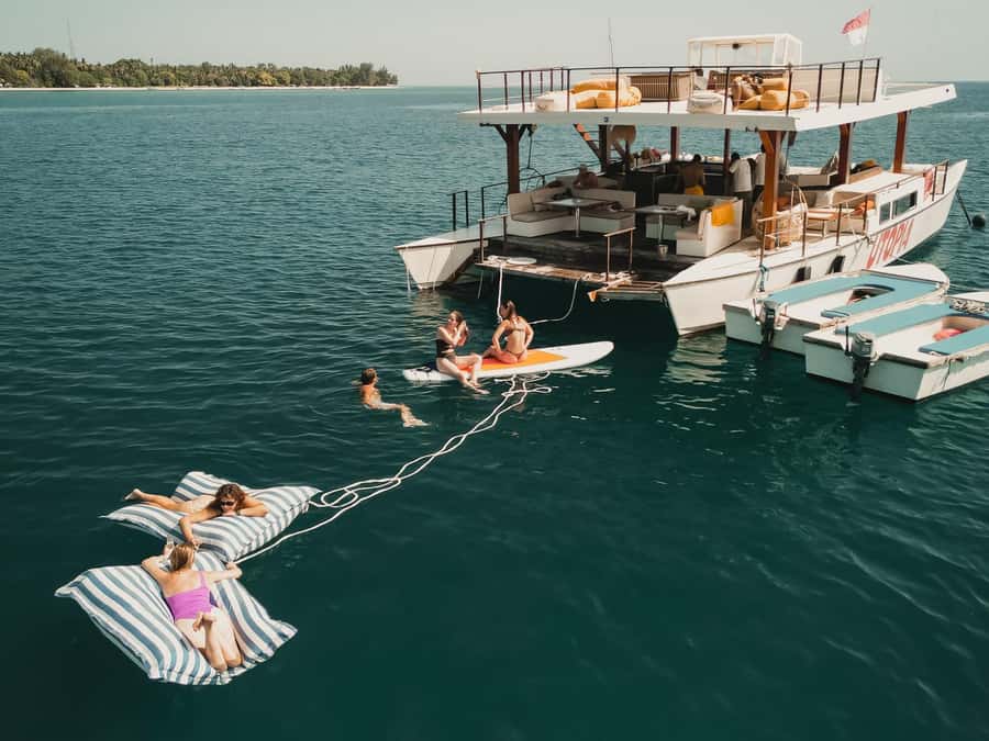 Gili Islands: 4-in-1 Catamaran Snorkeling Experience - Snorkeling with turtles and reef fish