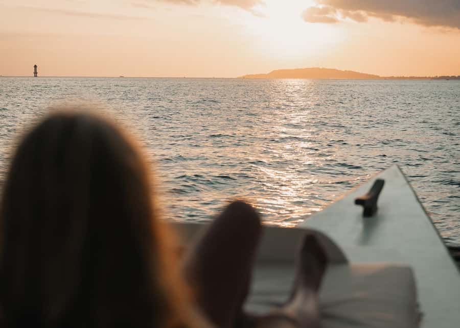 Gili Islands: 4-in-1 Catamaran Snorkeling Experience - Paddleboards, beanbags, and the roof jump