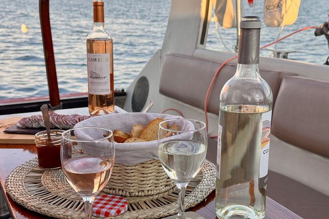 Golf Juan: Sunset Sailing Cruise with aperitif at the Island - Sailing Toward the Lérins Islands