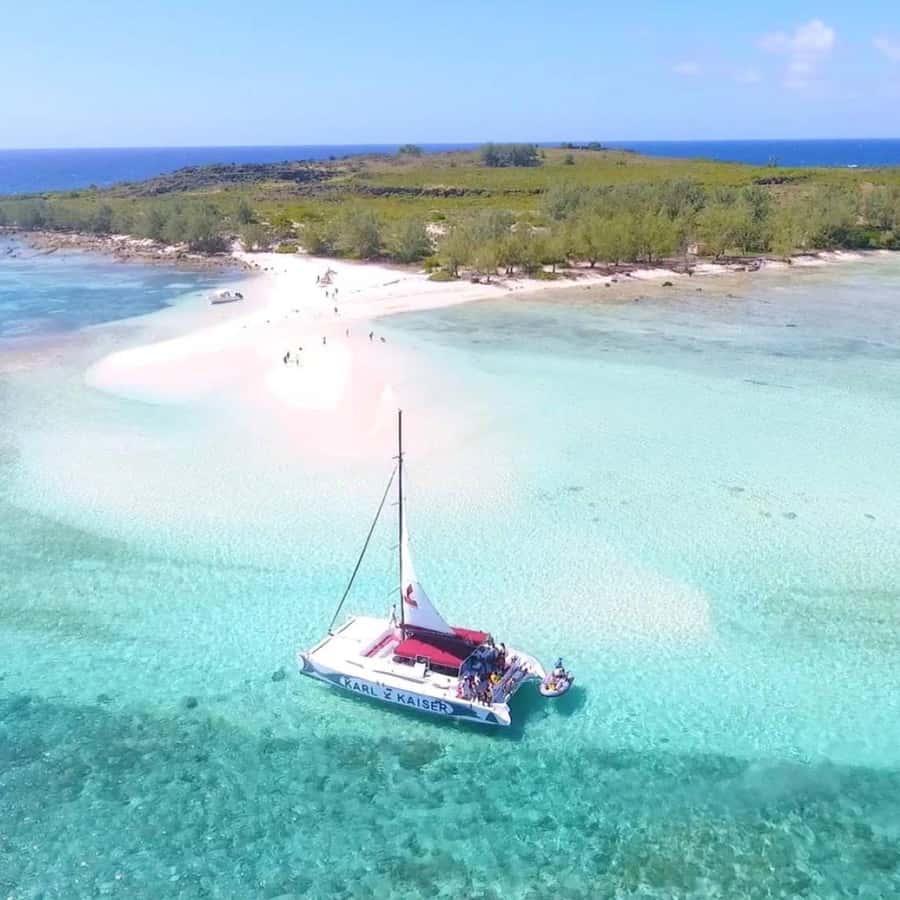 Grand Baie: Catamaran 3 Islands Cruise & Lunch on the Island - Coin de Mire, seen from the catamaran