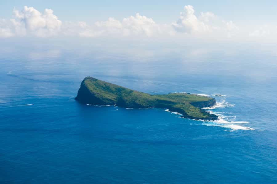 Grand Baie: Three Islands Private Boat Trip and Beach BBQ - Why the early start at Flat Island matters
