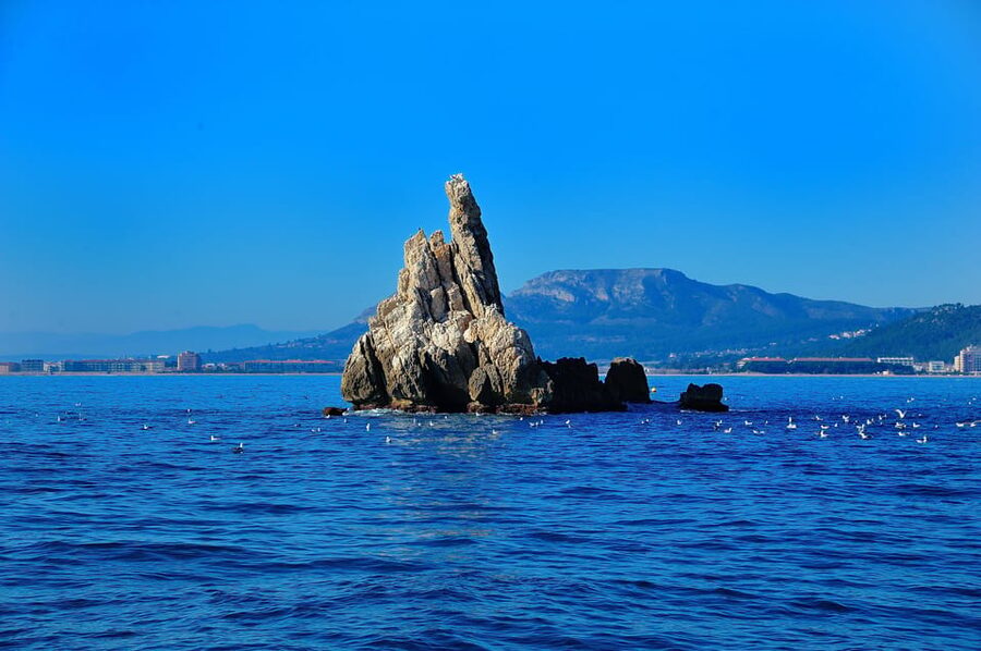 Guided Boat Tour to Medes Islands & Roca Foradada with Swim - Hidden coves and the Montgrí coast