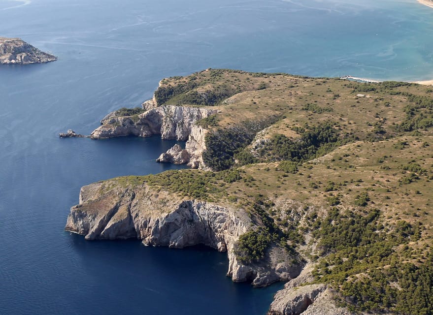 Guided Boat Tour to Medes Islands & Roca Foradada with Swim - Reaching Roca Foradada