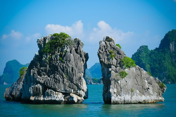 Ha Long Bay Cruise Day Tour-Cave, Kayaking,Ti top island & Lunch - Guides, group size, and the human side of the day