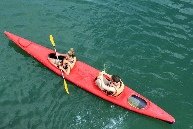 Ha Long Bay Cruise Day Tour with lunch, kayaking, surprise cave & titop island - How good is the guide service?