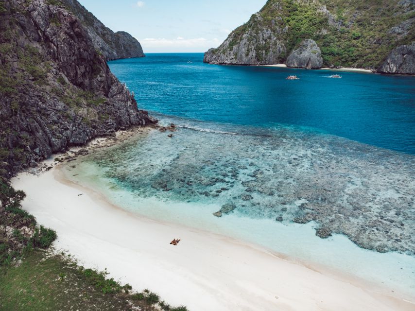 Half-Day Seasation Premium Speedboat Group Island Hopping - How the guide shapes the experience