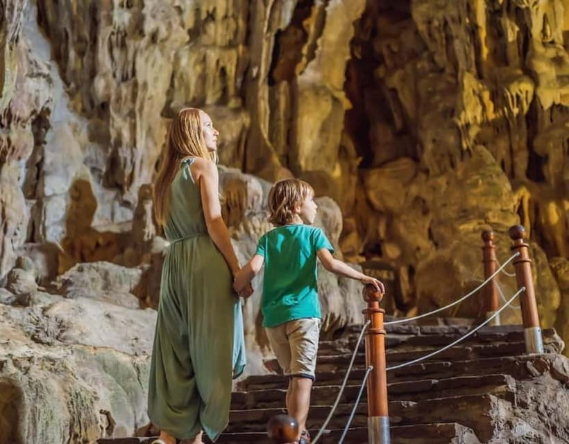 Halong 6 Hours Cruise: Kayak, Cave, Lunch, Beach & Island - Lunch while the limestone islands pass by