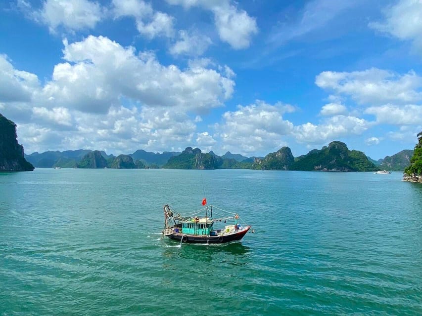 Halong 6 Hours Cruise: Kayak, Cave, Lunch, Beach & Island - Sung Sot Cave, Ha Long Bay’s big showpiece