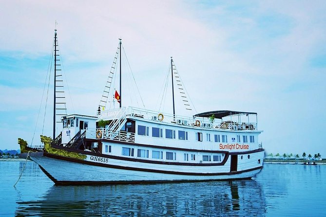 Halong deluxe cruise 2D/1N: Surprise cave, Titop island, Full Meals, best prices - Kayaking and time on the water