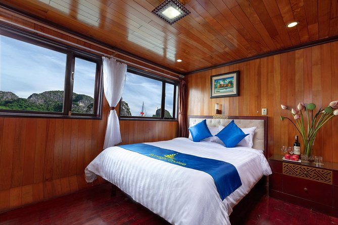 Halong deluxe cruise 2D/1N: Surprise cave, Titop island, Full Meals, best prices - Lunch among the limestone islands
