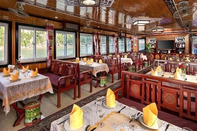Halong Islands, Caves, Kayak, Lunch day tour w Dragonfly Cruise - Group Size, Guide Style, and Service