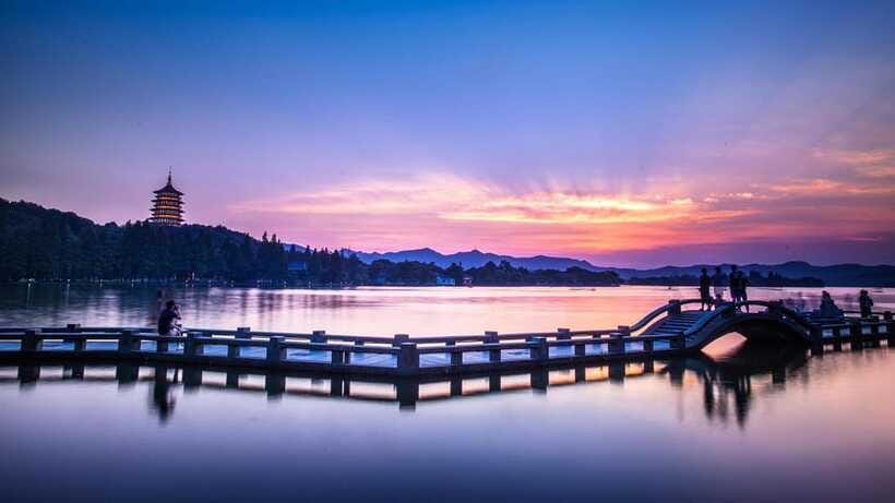 Hangzhou:Luxury West Lake Cruise+Santan Yinyue Island Ticket - What the $19 price really buys