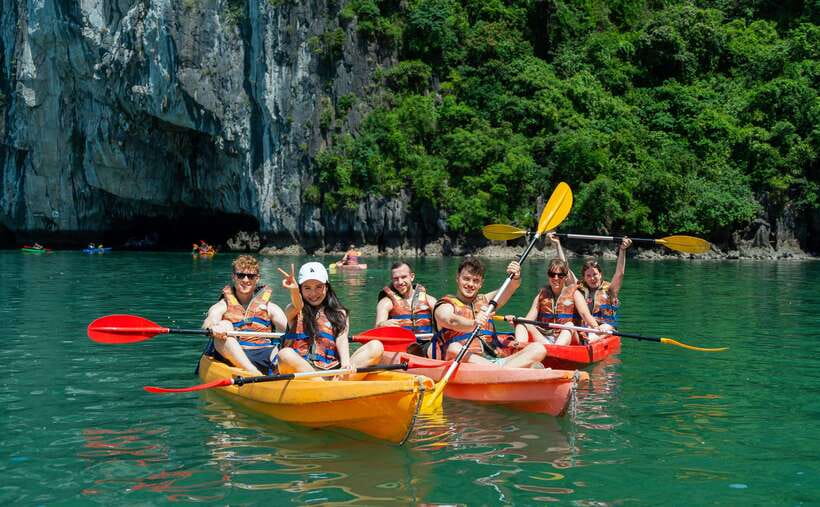 Hanoi: Halong Bay Cruise, Amazing Cave, Titov Island & Kayak - Kayaking or bamboo boat at Luon Cave