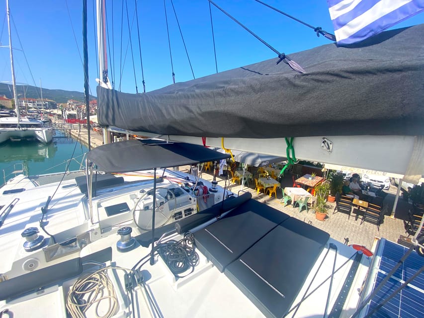Heraklion: Catamaran Sailing to Dia island - Lunch, snacks, and drinks served onboard