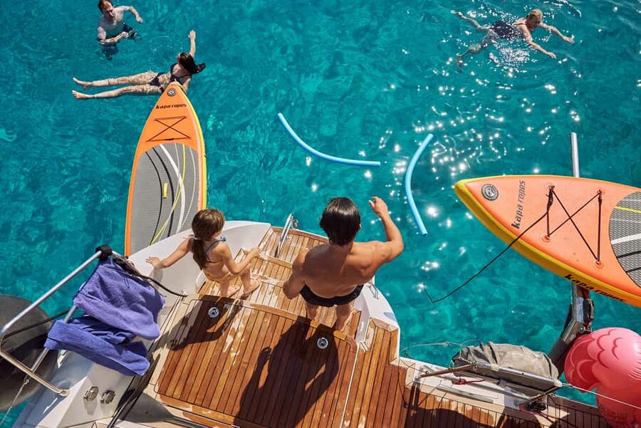 Heraklion: Dia Island Catamaran Cruise with Dinner and Wine - Dia Island’s turquoise swimming stop