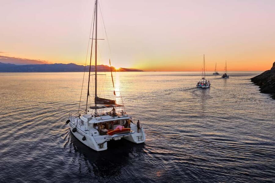 Heraklion: Dia Island Catamaran Cruise with Dinner and Wine - One hour across the Cretan Sea