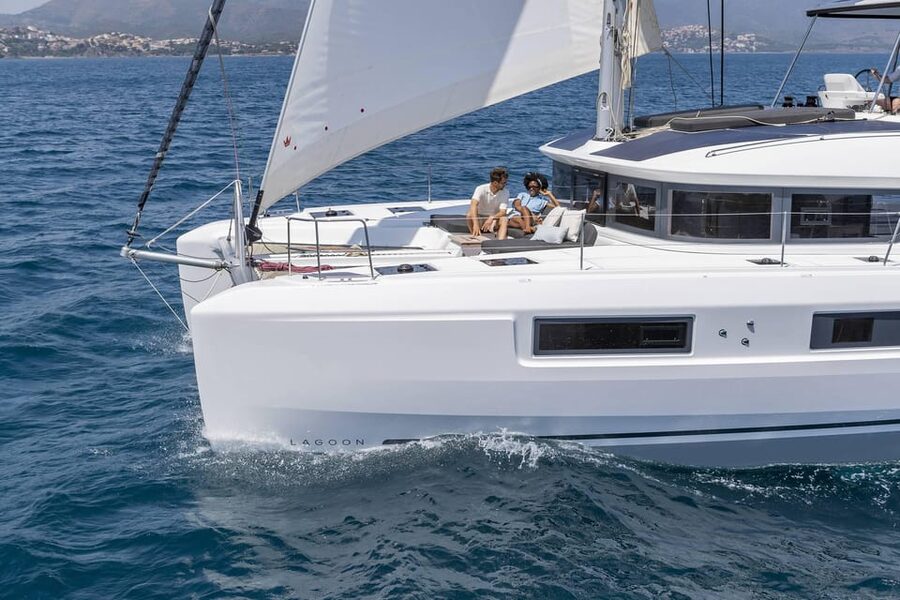 Heraklion: Dia Island Luxury Catamaran Cruise with Meal - A Mediterranean lunch served at anchor
