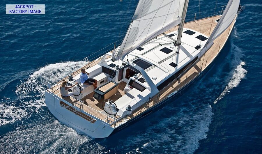 Heraklion: Dia Island Luxury Sailing Trip with Meal & Drinks - Sailing out of Heraklion’s old Venetian port