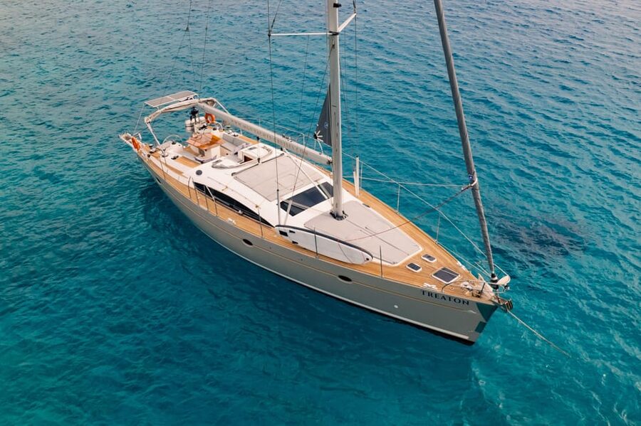 Heraklion: Dia Island Luxury Sailing Trip with Meal & Drinks - Dia Island, an offshore stop without a beach landing