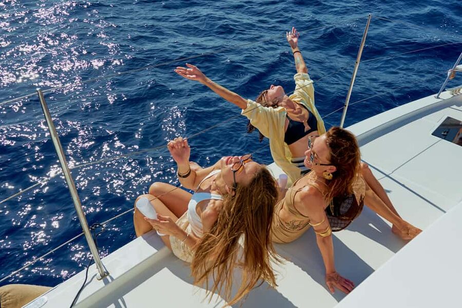 Heraklion: Dia Island Romantic Sunset Cruise with Wine - Food, wine, and the sunset hour