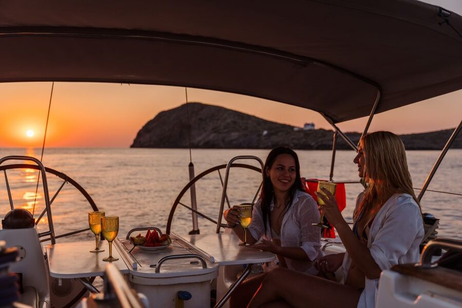 Heraklion: Dia Island Sailing Cruise with Snorkeling - The crew and the feel of the boat