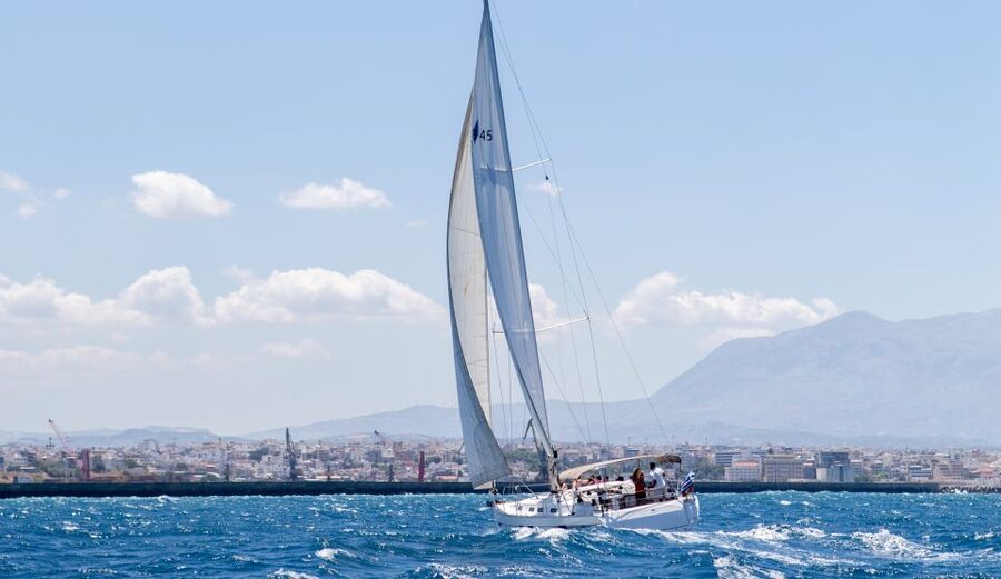 Heraklion: Private Half-Day Sailing Trip to Dia Island - Lunch on board, from fruit to a full meal