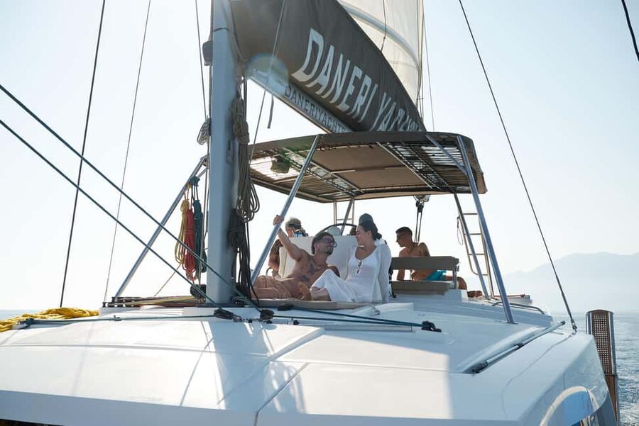 Hersonissos: Catamaran Sailing Trip to Dia Island with Lunch - Small details that improve the day