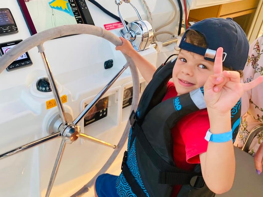 Hersonissos: Private Catamaran Cruise, Dia Island with Lunch - Family comfort and special celebrations