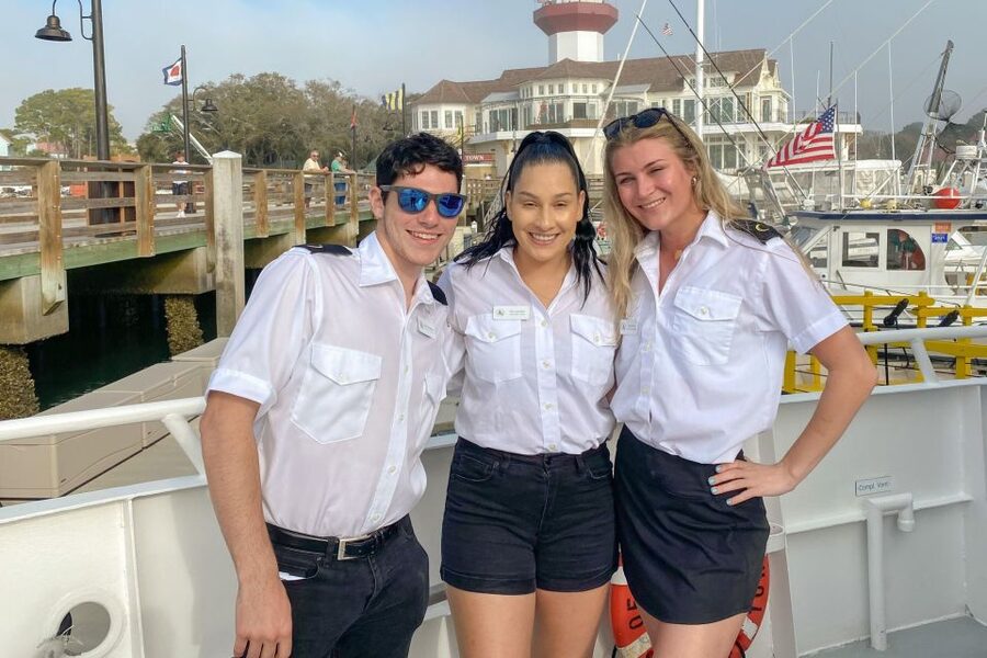 Hilton Head Island: Dolphin Watching 3-Course Dinner Cruise - A 90-minute route through Hilton Head’s waterways