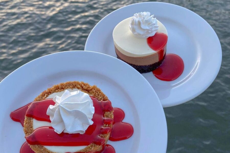 Hilton Head Island: Dolphin Watching 3-Course Dinner Cruise - Watching for wild Atlantic bottlenose dolphins